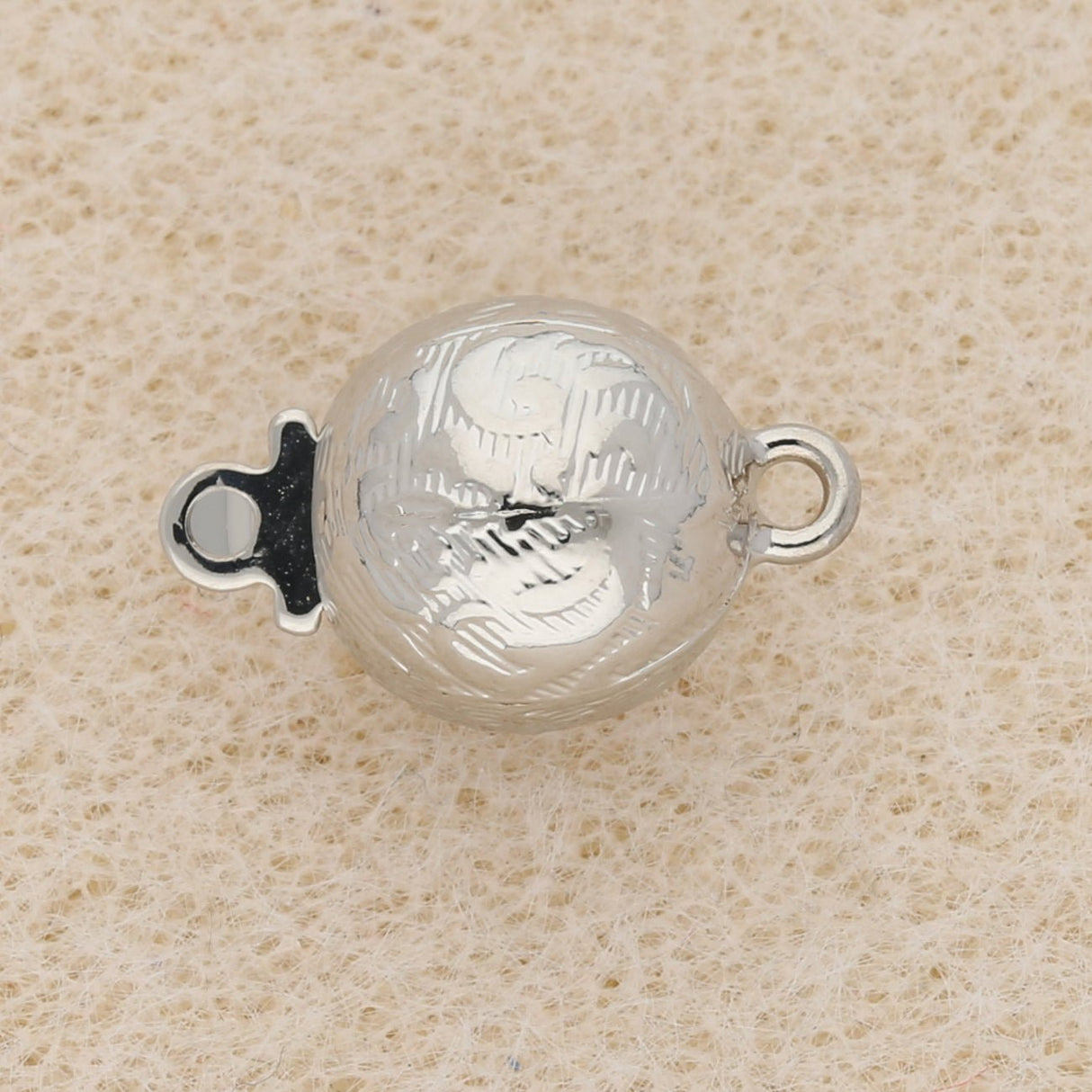 Federverschluss rund mit strukturierter Oberfläche – Auflage Rhodium - PerlineBeads