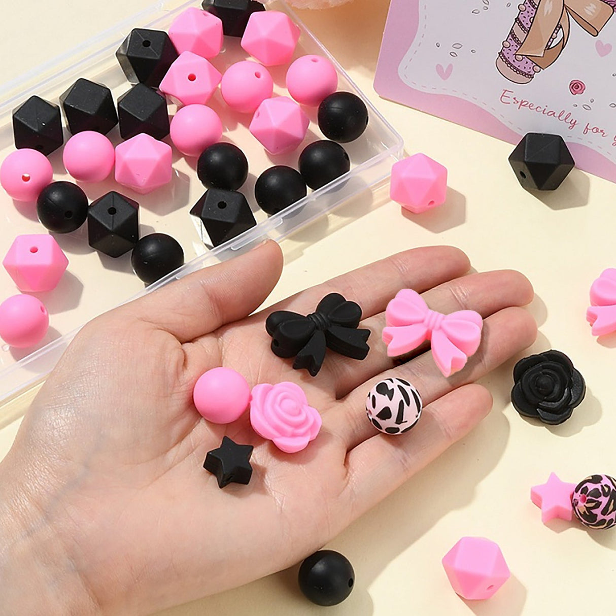 Pink & Schwarz Perlenset – Rosen, Schleifen & Leo-Print, 40-teilig - PerlineBeads SA
