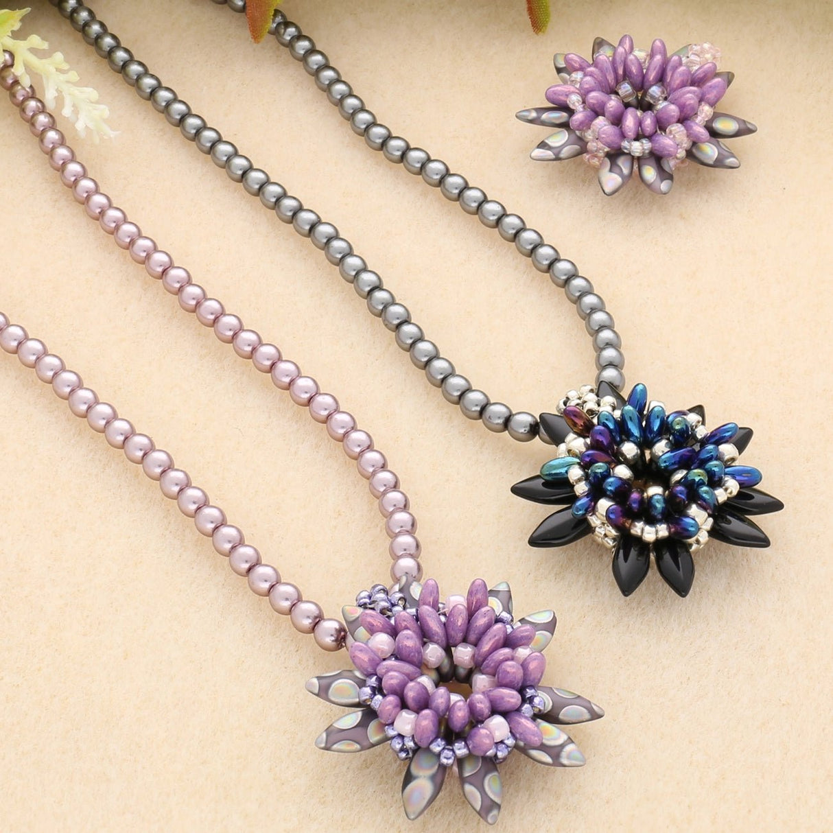 Rizo Glasperlen - 2,5 x 6 mm - Jet Blue Iris - PerlineBeads SA