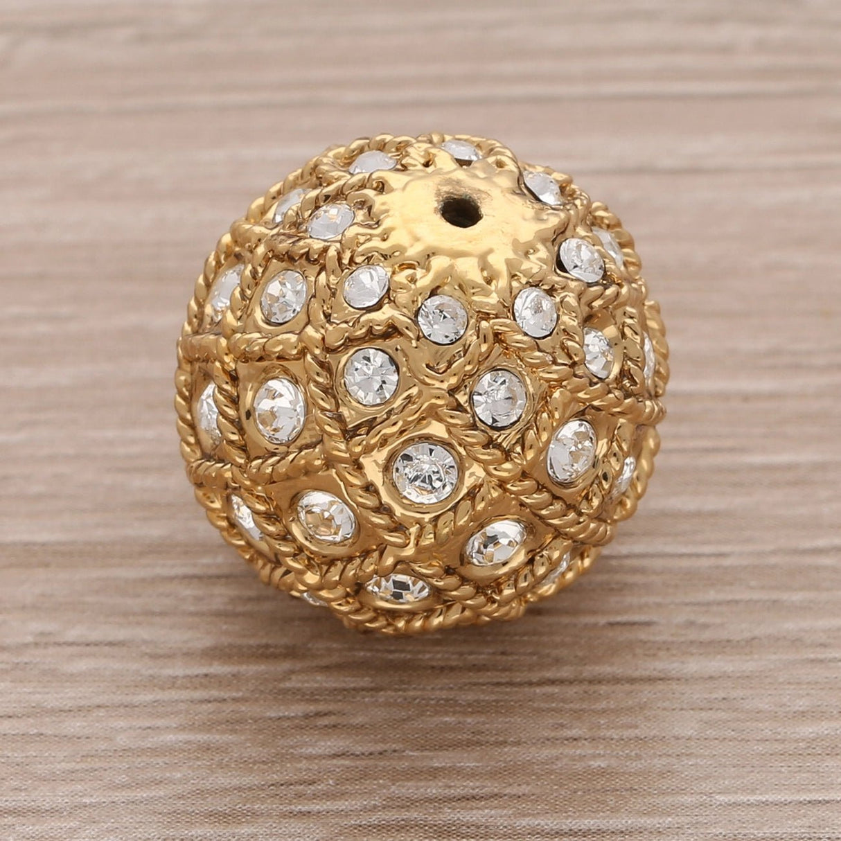 Runde Metallperle 17 mm vergoldet mit 56 Swarovski® Kristalle - PerlineBeads SA