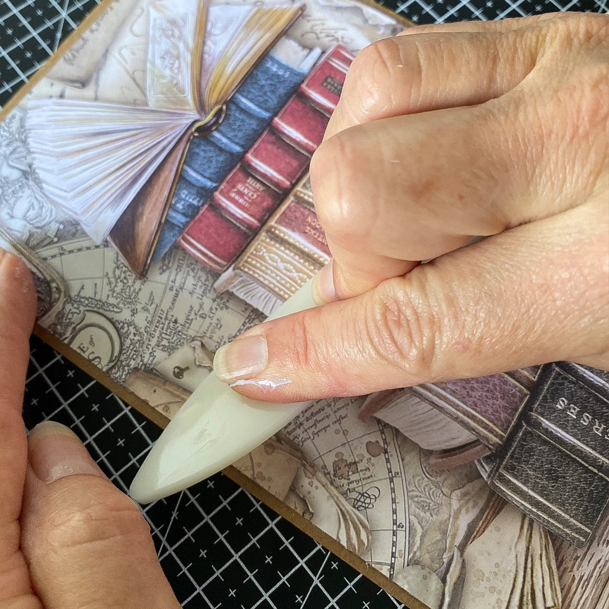 Stamperia „Create Happiness“ Falzbein - Duo – 8″ & 4,5″ (ca. 20 cm / 11 cm) - PerlineBeads SA