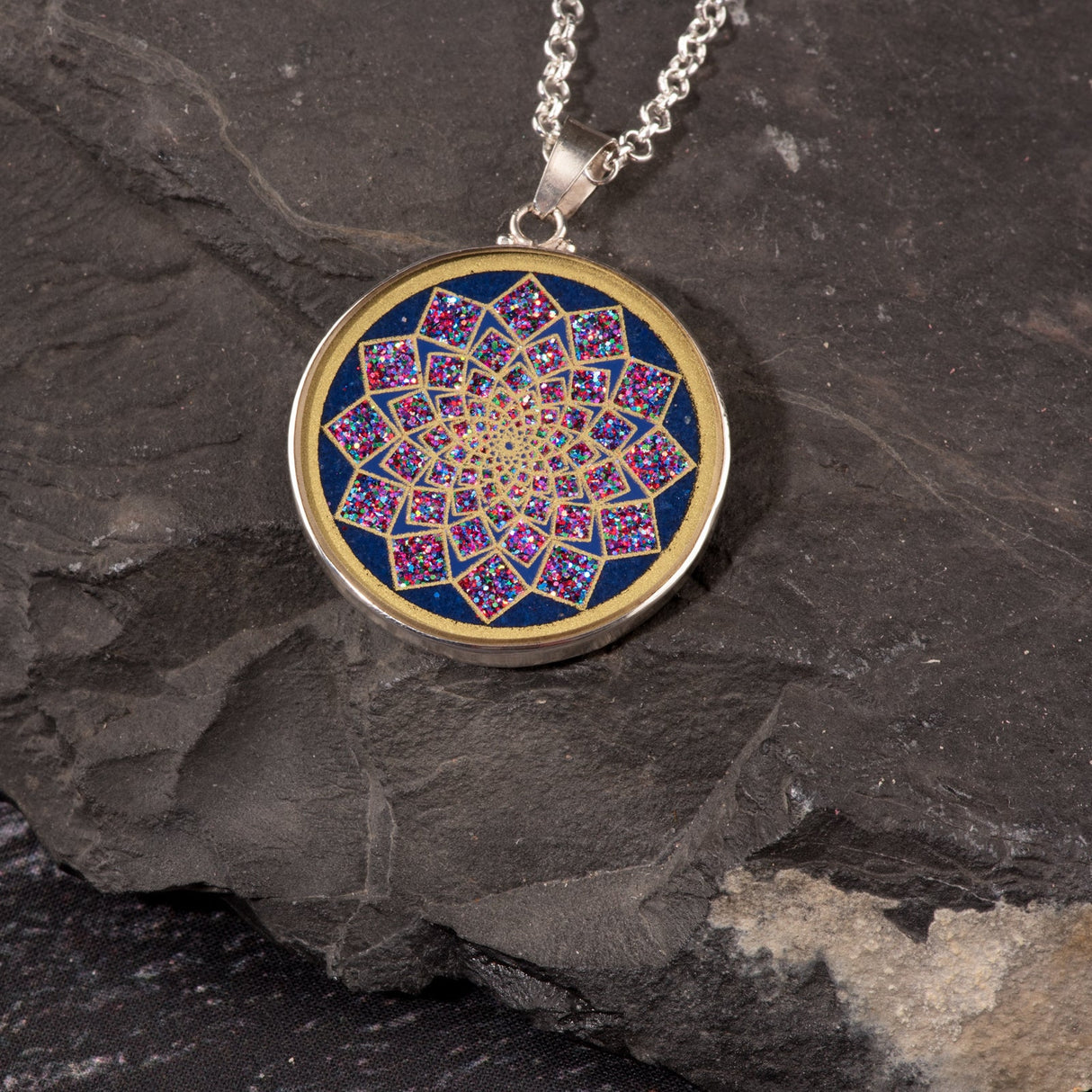 Anhänger Lotus Blume, Silber mit Lapislazuli - PerlineBeads