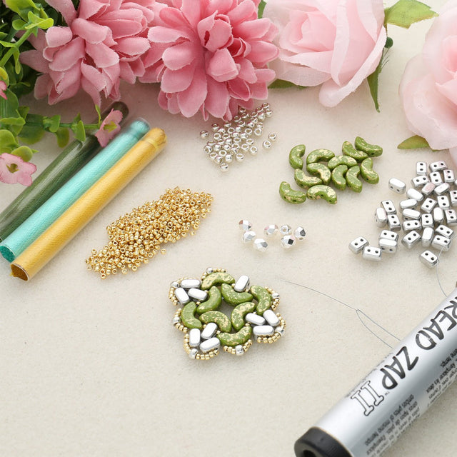 Arcos® Par Puca® - Opaque Green Splash - PerlineBeads