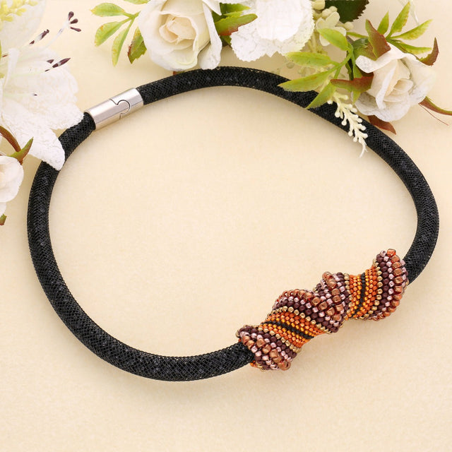 Armband, röhrenförmig mit funkelnden Kristallen – Farbe Jet - PerlineBeads