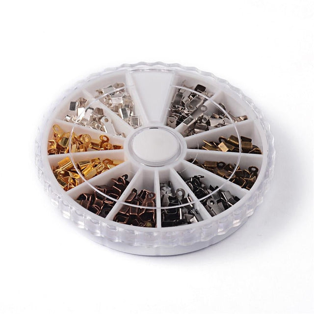 Box mit 420 Klemmen für Kordel – 6 x 3 mm - PerlineBeads