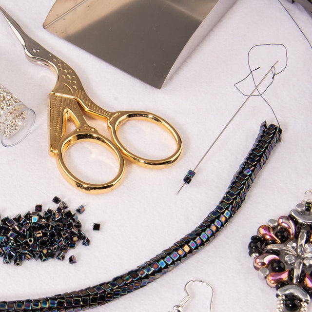 Miyuki Sharp Triangle 10/0 - Metallic Var. Blue Iris - PerlineBeads