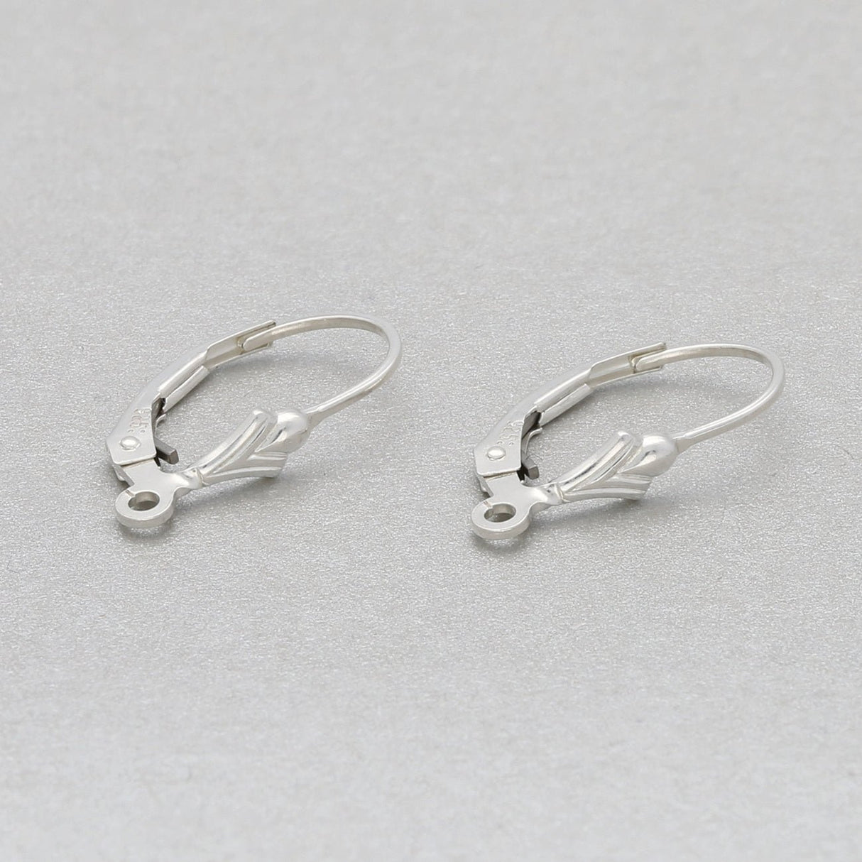 Ohrbügel für Ohrringe «Fleur de Lis» – 14x12 mm - Sterling Silber - PerlineBeads