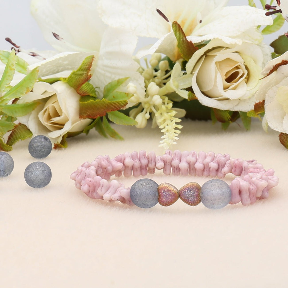 Recycelte Glasperlen "Tiny Bones" - Ceramic Pink - PerlineBeads