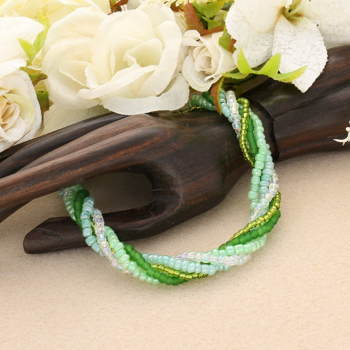 Rocailles Glasperlen Mix 8/0 unregelmässige Grösse – Lime Magic - PerlineBeads