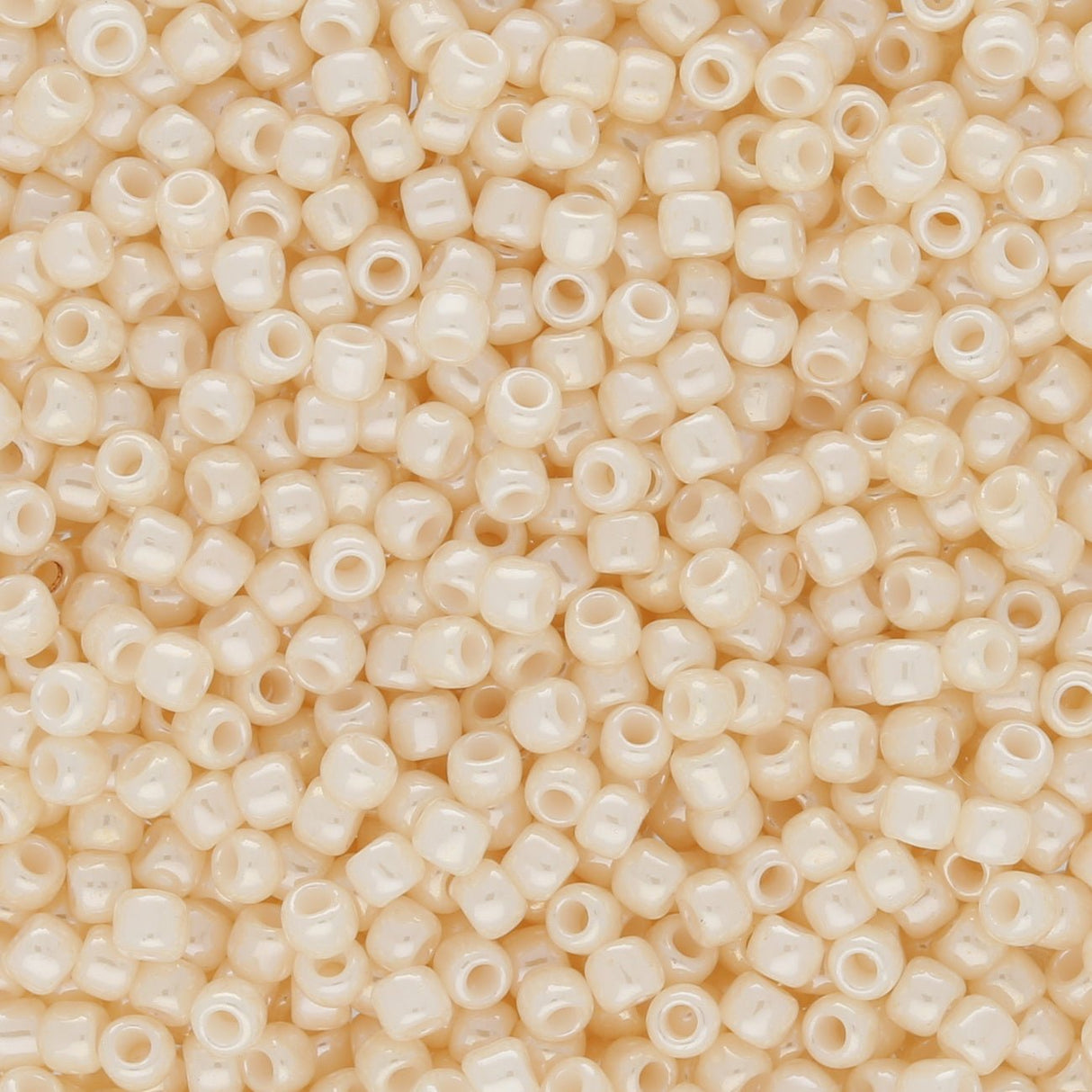 Rocailles-Perlen Toho 11/0 – Opaque-Lustered Light Beige - PerlineBeads