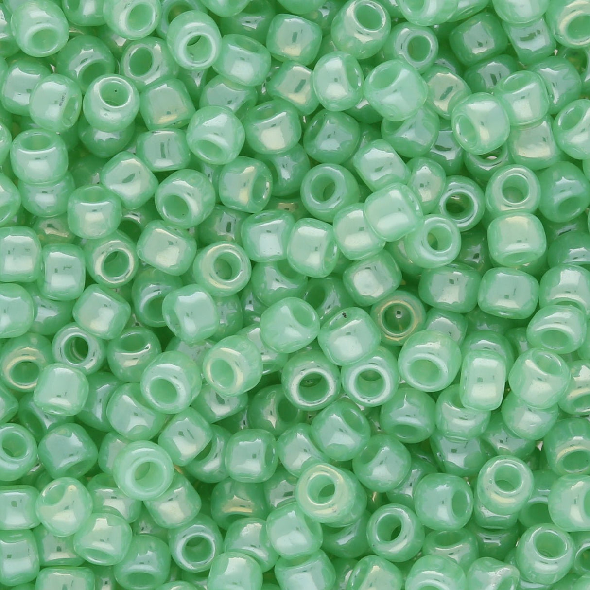 Rocailles-Perlen Toho 8/0 – Ceylon Celery - PerlineBeads