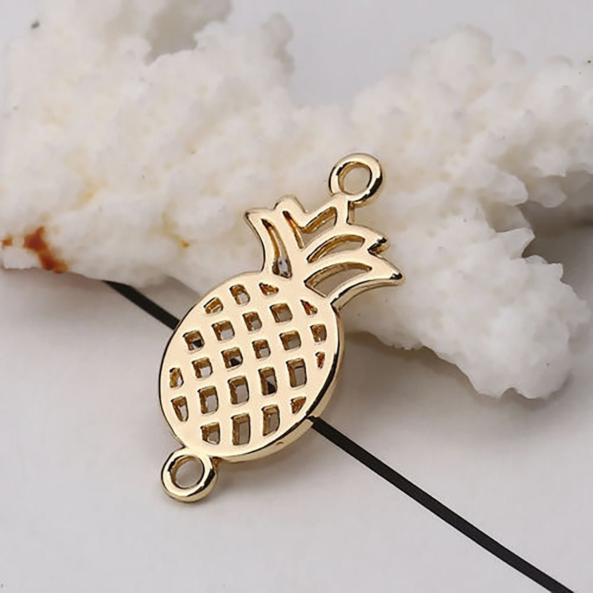 Verbindungselement “Ananas” 26 x 13 mm - vergoldet - PerlineBeads