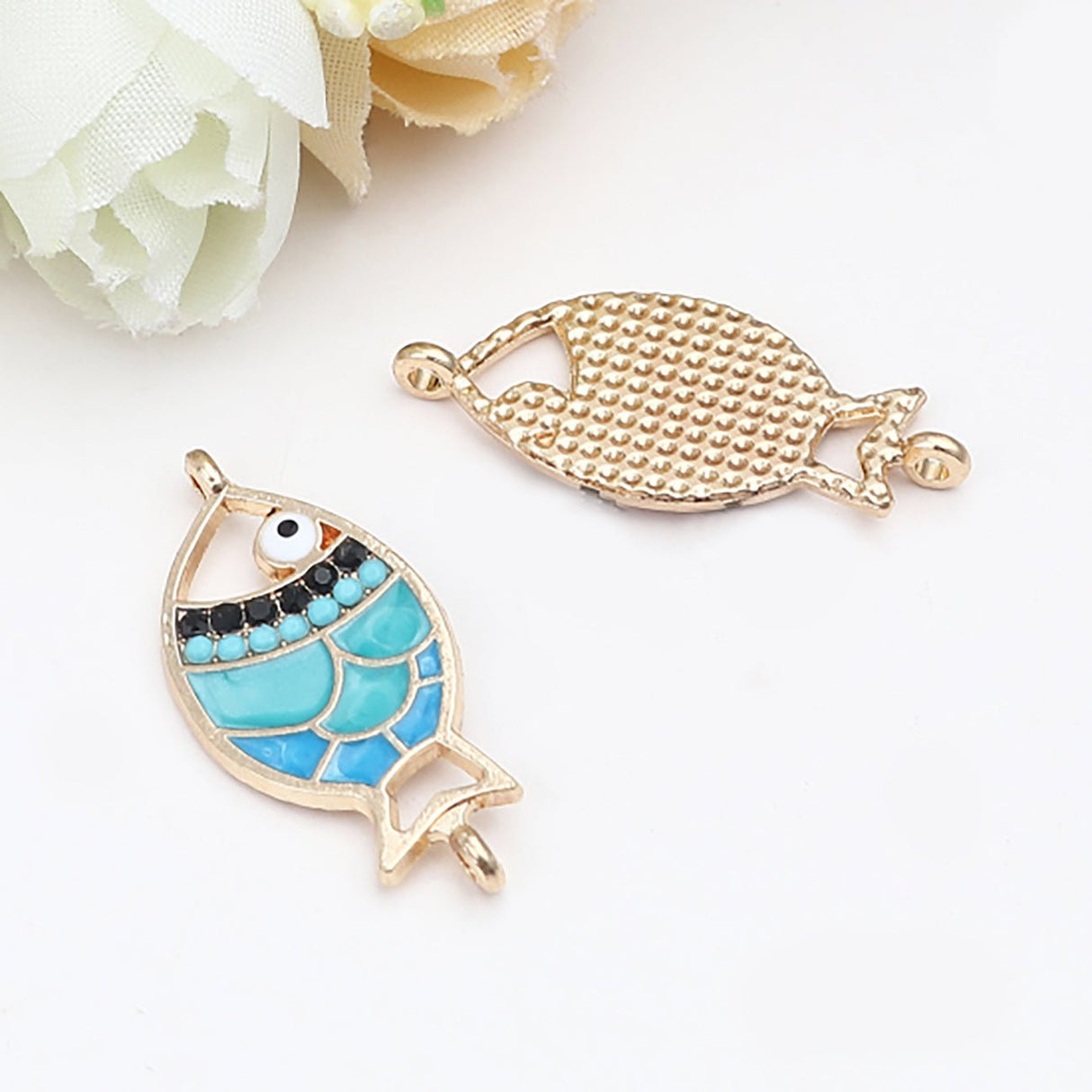 Verbindungselement “Fisch” - 29 x 14 mm - Gold/Blau - PerlineBeads