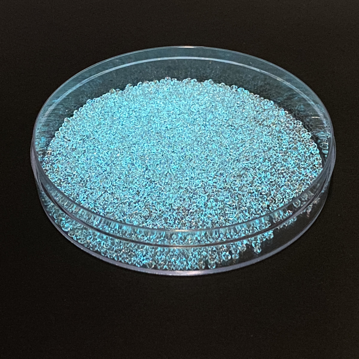 Rocailles-Perlen Toho 11/0 • Glow in the Dark • Crystal/Glow Blue