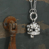 Anhänger “Glocke" - Farbe Silber/Schwarz/Weiss - PerlineBeads SA