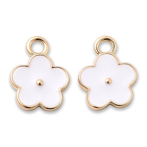 Blüten Charm Anhänger • 18K vergoldet • Emaille weiss • 9 x 11.5 mm - PerlineBeads SA