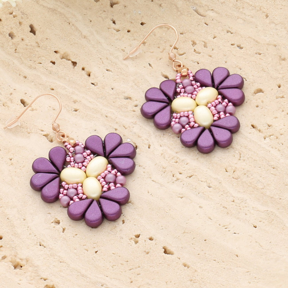 Kit für Ohrringe “Sakura” par Puca® - Pastel Bordeaux - PerlineBeads SA