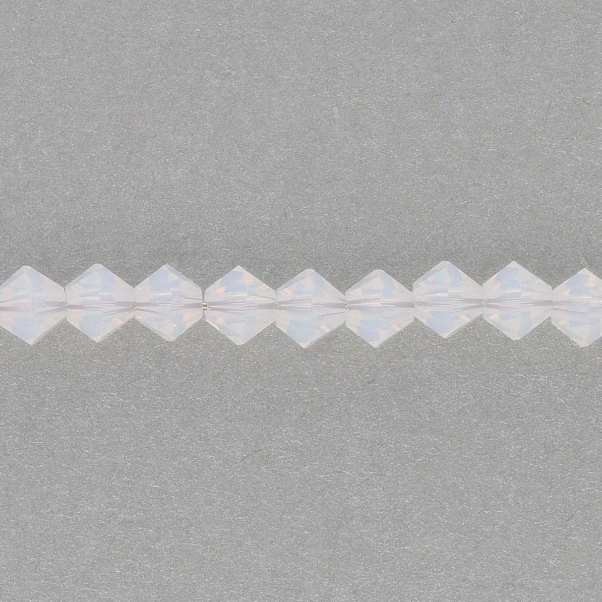 M.C. Doppelkegel 4 mm - White Opal - PerlineBeads SA