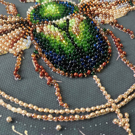 Perlen-Stickbild Käfer • The Alchemy of Nature • 15 x 15 cm - PerlineBeads SA