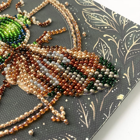 Perlen-Stickbild Käfer • The Alchemy of Nature • 15 x 15 cm - PerlineBeads SA