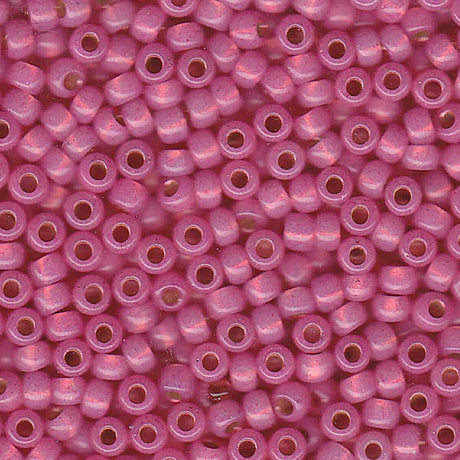 Rocailles-Perlen Miyuki 6/0 – Dyed Dark Pink S/L Alabaster - PerlineBeads SA