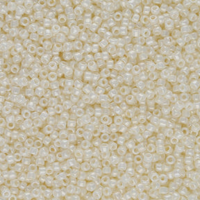 Rocailles-Perlen Toho 15/0 – Opaque-Lustered Navajo White - PerlineBeads
