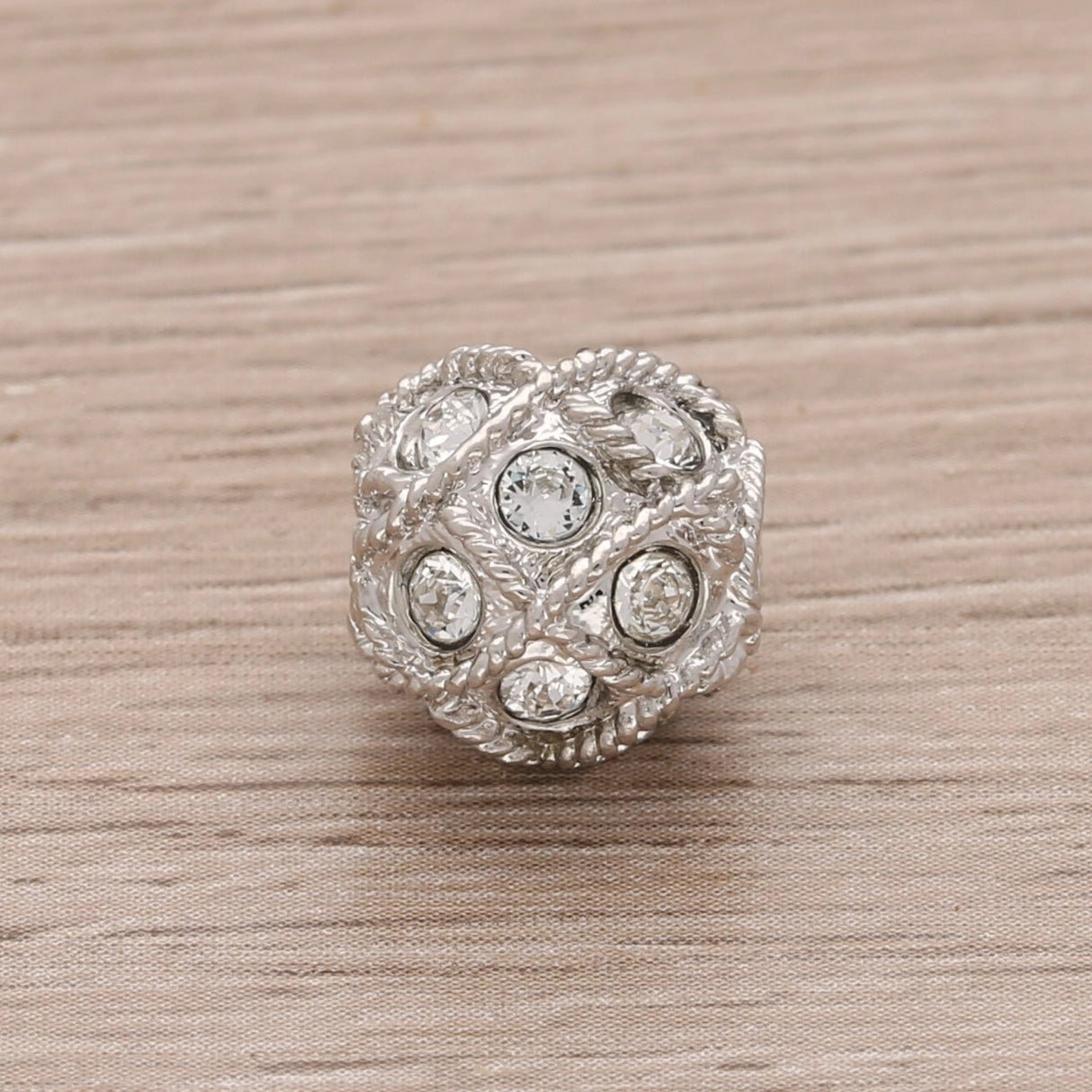 Runde Metallperle 10 mm rhodiniert mit 15 Swarovski® Kristalle - PerlineBeads SA