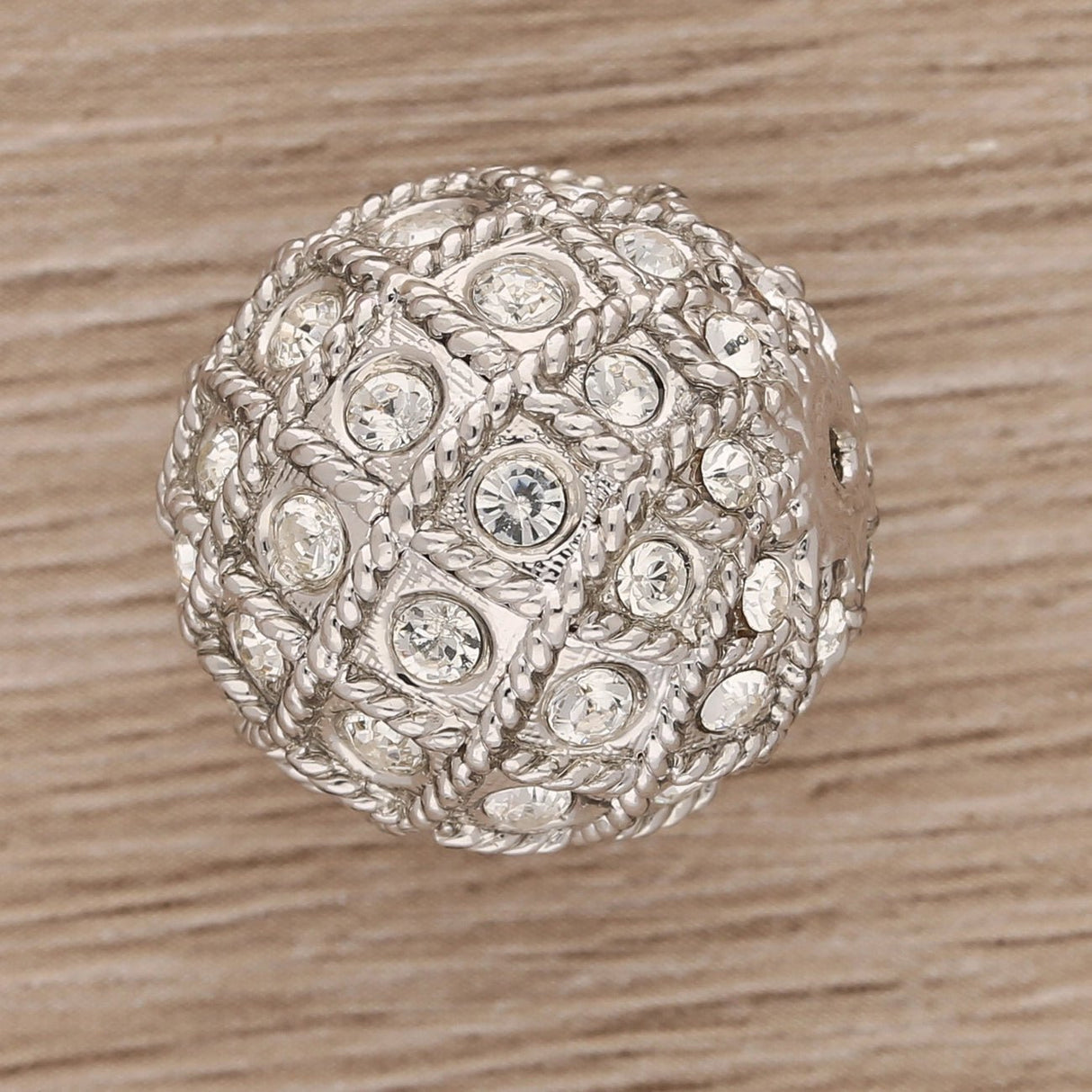 Runde Metallperle 17 mm rhodiniert mit 56 Swarovski® Kristalle - PerlineBeads SA