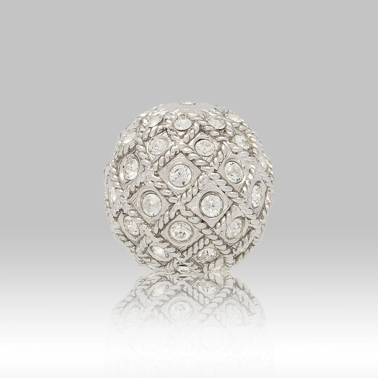 Runde Metallperle 17 mm rhodiniert mit 56 Swarovski® Kristalle - PerlineBeads SA