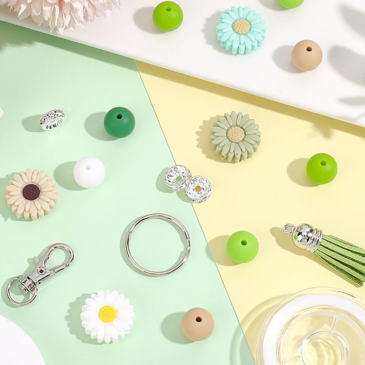 Schlüsselanhänger DIY-Set – Gänseblümchen, Grün, 89-teilig + Faden - PerlineBeads SA