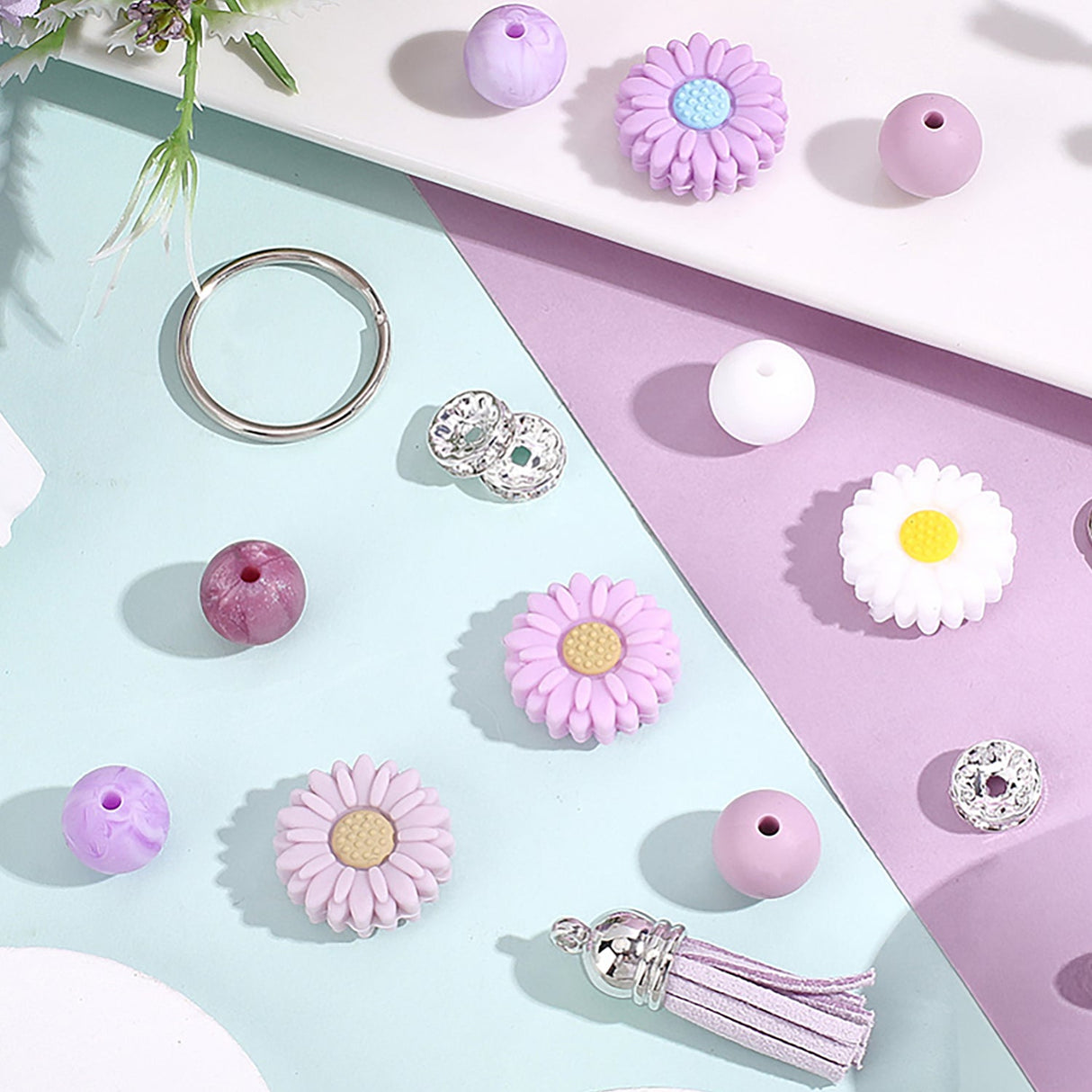 Schlüsselanhänger DIY-Set – Gänseblümchen, Pflaume, 89-teilig + Faden - PerlineBeads SA