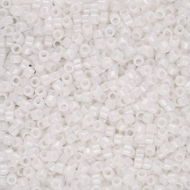 TOHO Aiko - Opaque White Luster - PerlineBeads SA