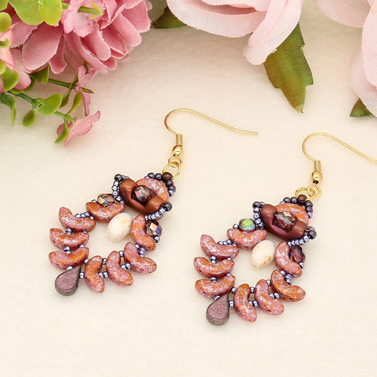 Arcos® Par Puca® - Opaque Light Coral Splash - PerlineBeads