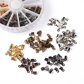 Box mit 420 Klemmen für Kordel – 6 x 3 mm - PerlineBeads
