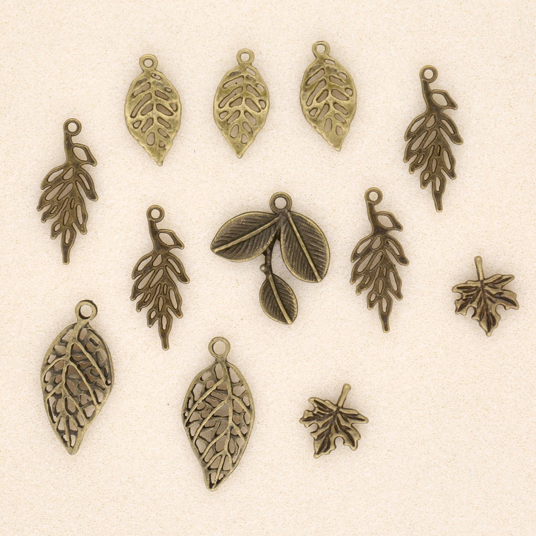 Charm-Anhänger Set mit 12 verschiedenen Blättern - Farbe Bronze - PerlineBeads