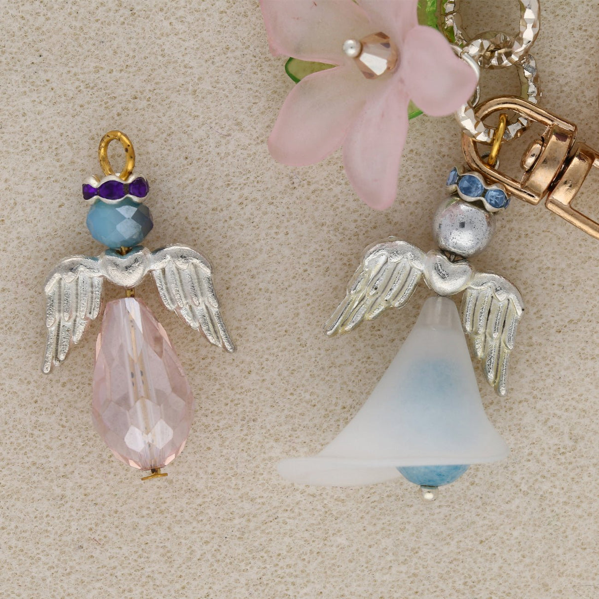 Engelsflügel im tibetischen Stil mit Herz – Farbe Silber - PerlineBeads