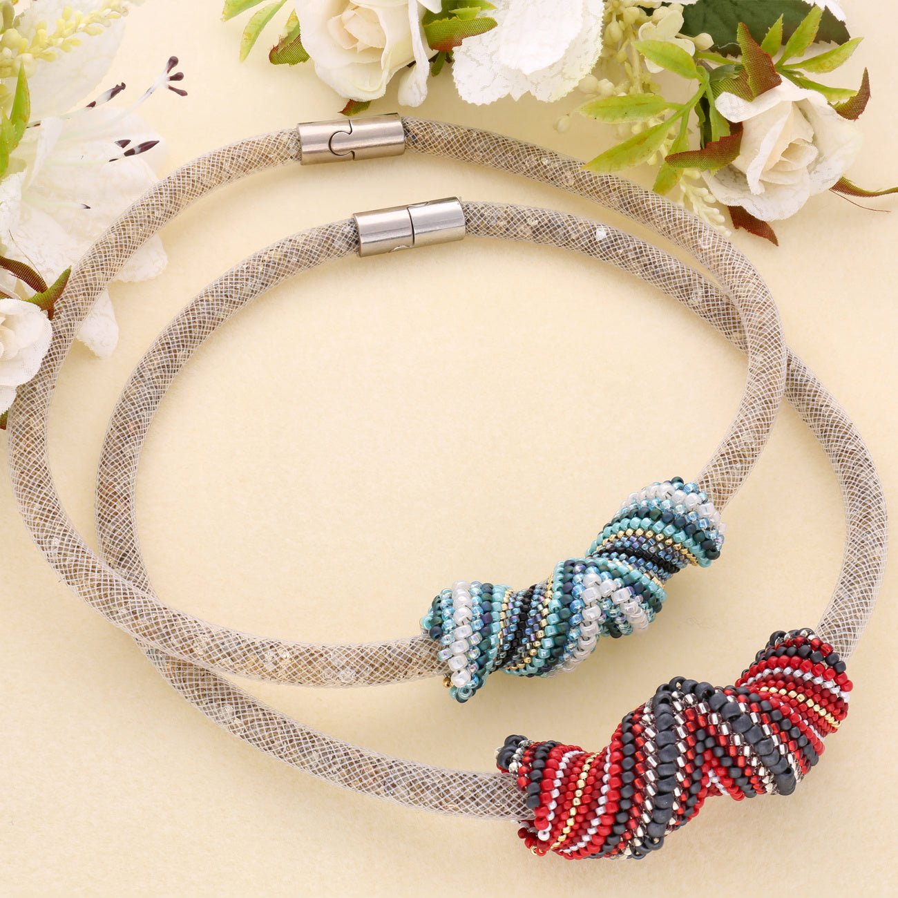 Halskette, röhrenförmig mit funkelnden Kristallen – Farbe Silver Night - PerlineBeads