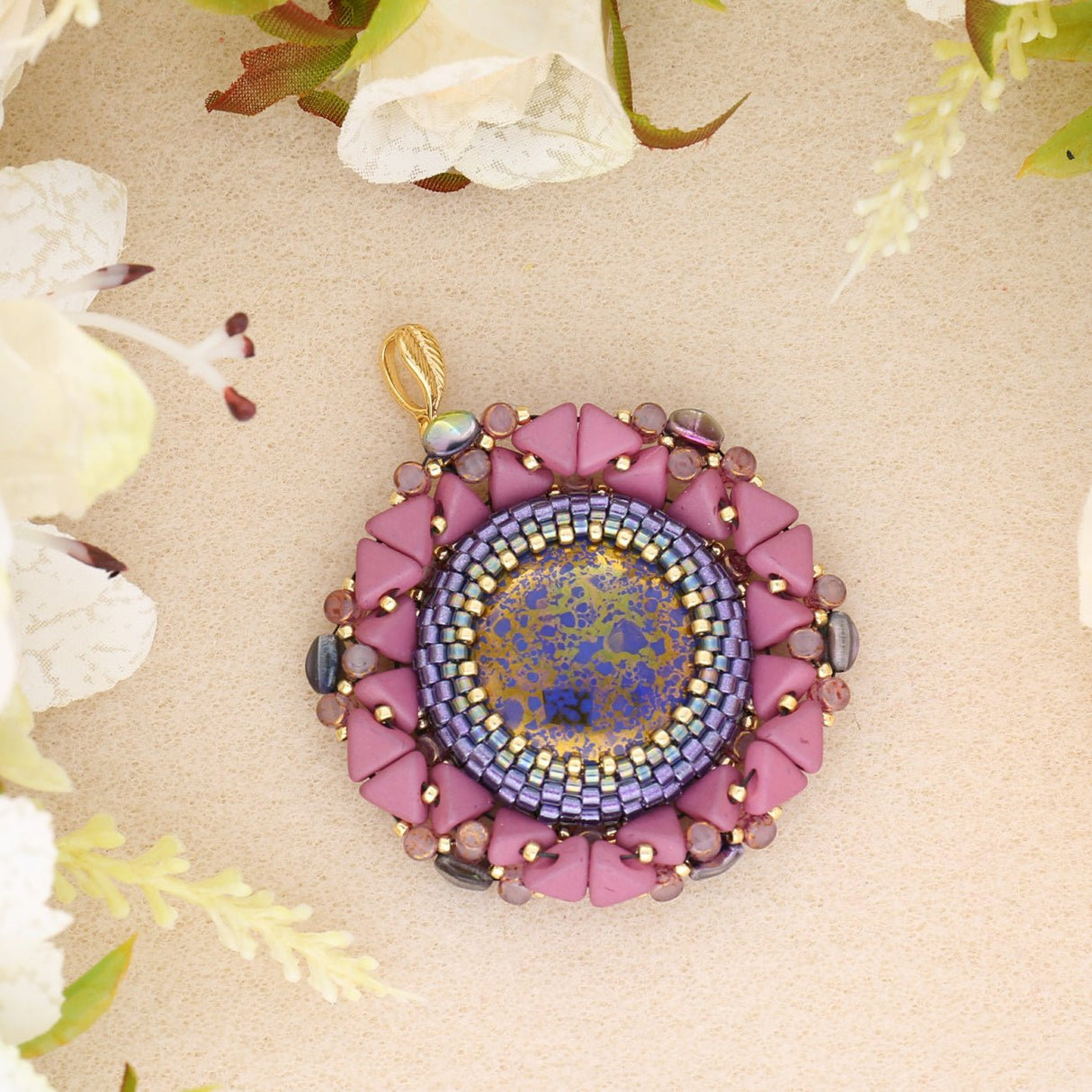 Bianca Anhänger-Bastelset: Cabochon mit Delica & Khéops Perlen - PerlineBeads