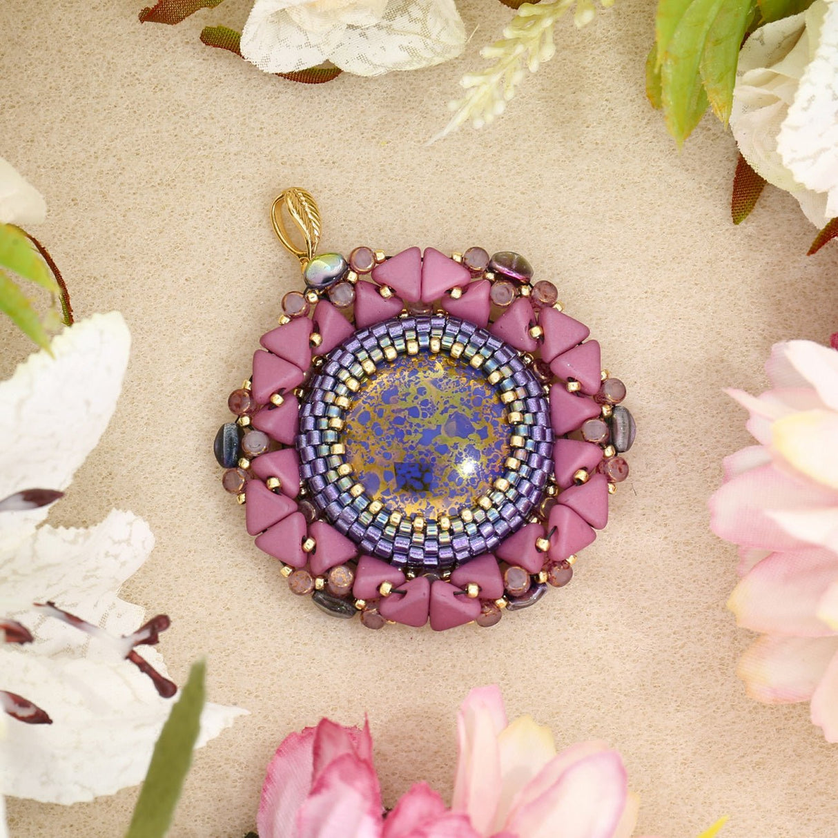 Bianca Anhänger-Bastelset: Cabochon mit Delica & Khéops Perlen - PerlineBeads