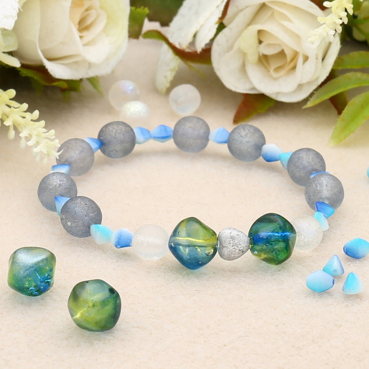 Recycelte Glasperlen "Hearts" - Rough Silver - PerlineBeads