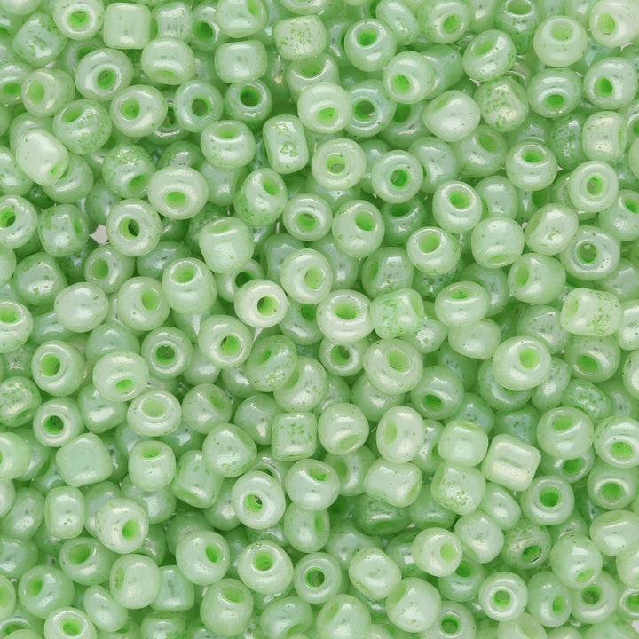 Rocailles Glasperlen 3 mm unregelmässige Grösse – Ceylon Pale Green - PerlineBeads