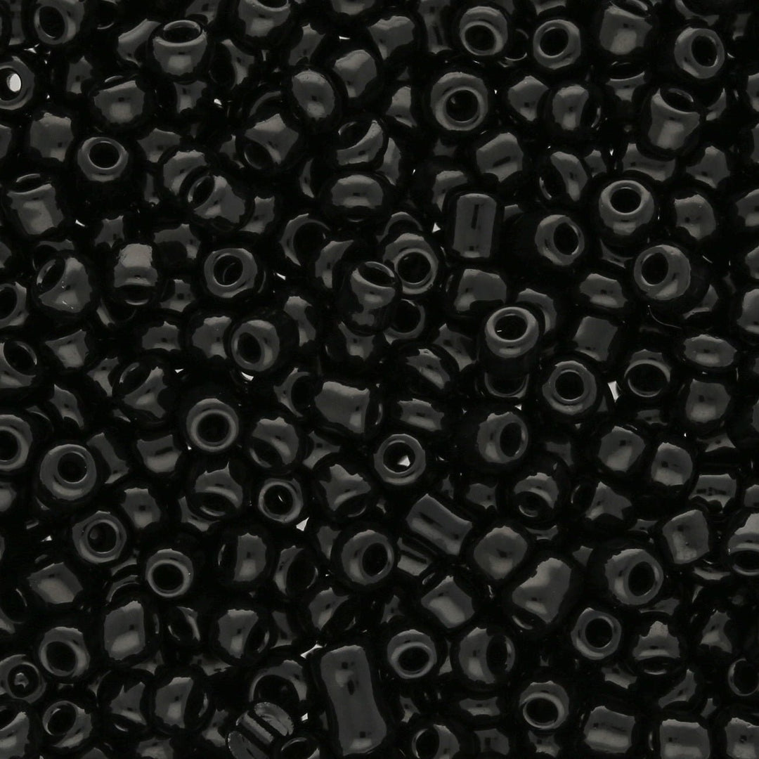 Rocailles Glasperlen 3 mm unregelmässige Grösse – Opaque Black - PerlineBeads