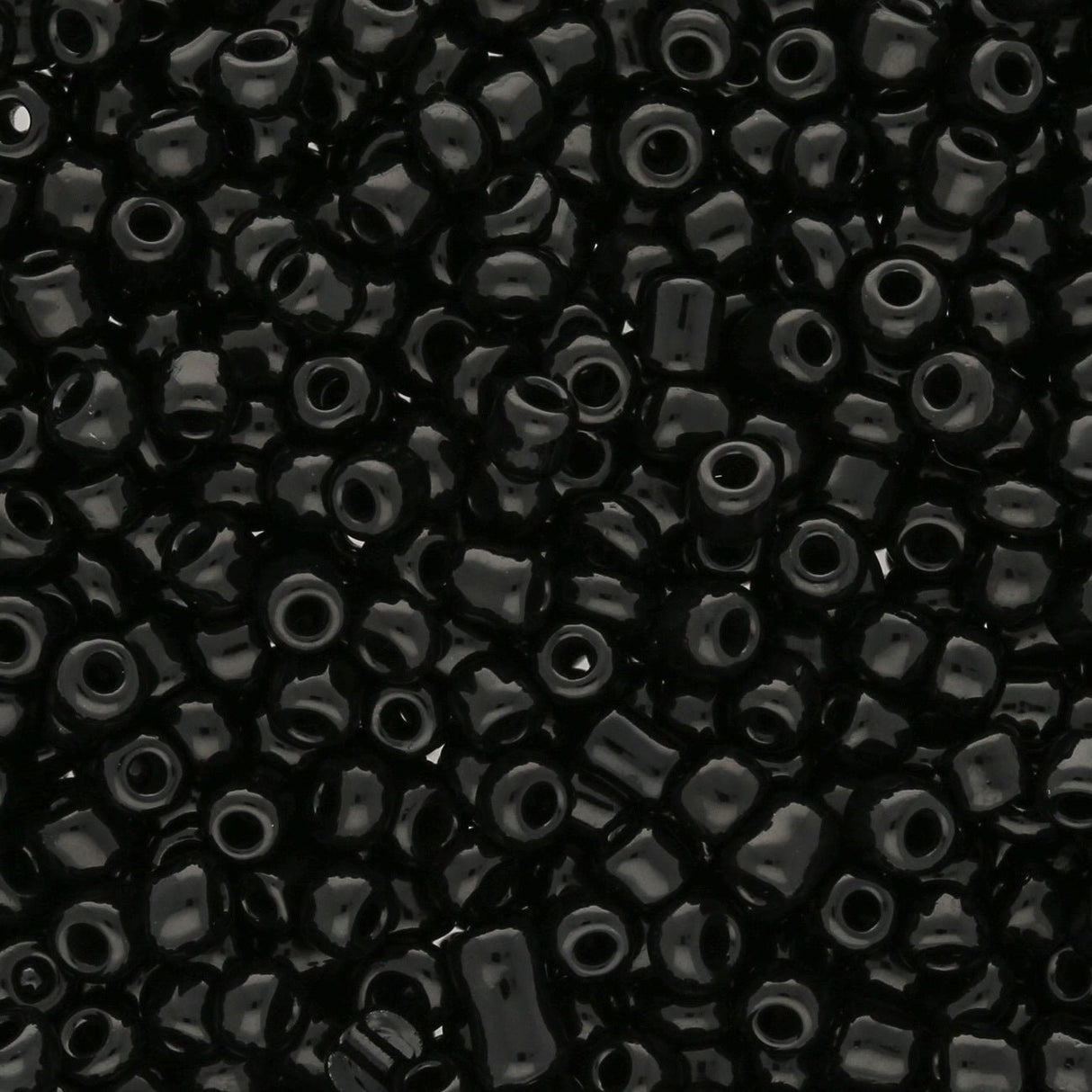 Rocailles Glasperlen 3 mm unregelmässige Grösse – Opaque Black - PerlineBeads