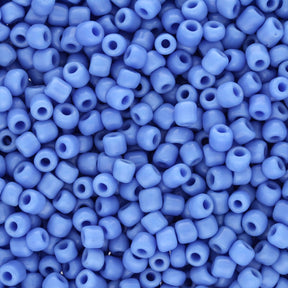 Rocailles Glasperlen 3 mm unregelmässige Grösse – Opaque Cornflower Blue - PerlineBeads
