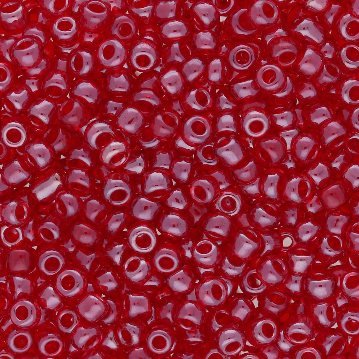 Rocailles Glasperlen 3 mm unregelmässige Grösse – Transparent Lustered Cerise - PerlineBeads
