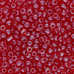 Rocailles Glasperlen 3 mm unregelmässige Grösse – Transparent Lustered Cerise - PerlineBeads