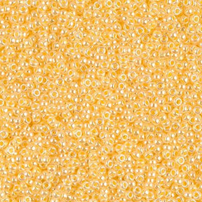 Rocailles-Perlen Miyuki 15/0 – Lined Daffodil Ceylon - PerlineBeads