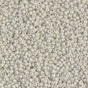 Rocailles-Perlen Miyuki 15/0 – Opaque Limeston Luster - PerlineBeads
