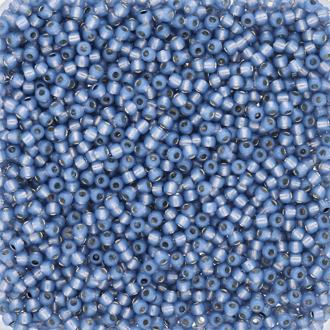 Rocailles-Perlen Toho 11/0 – PermaFinish Silver-Lined Milky Montana Blue - PerlineBeads