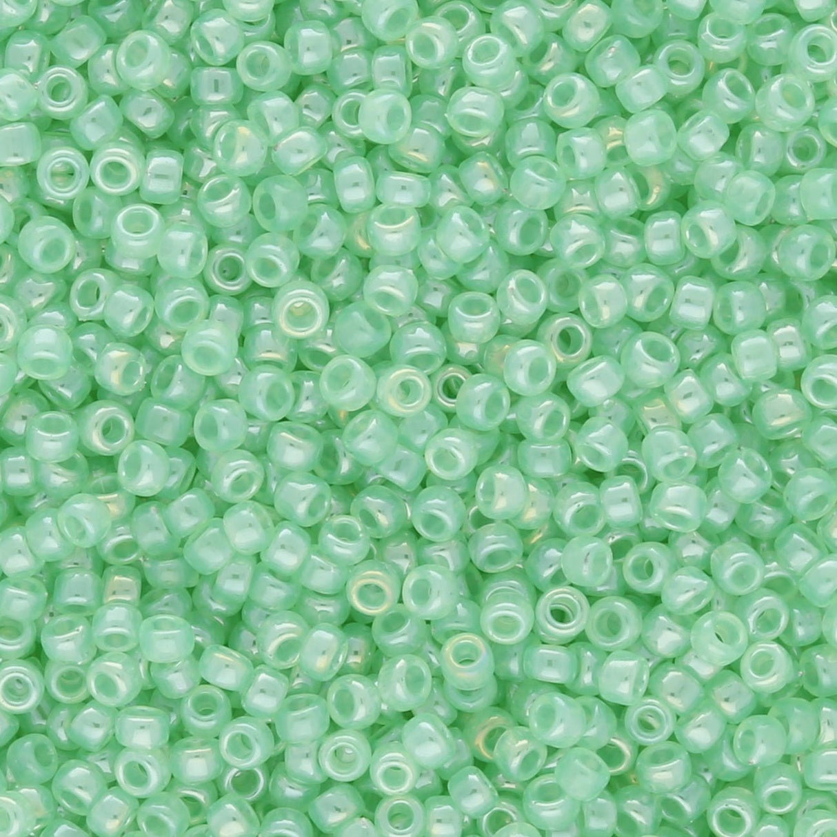 Rocailles-Perlen Toho 15/0 – Ceylon Celery - PerlineBeads